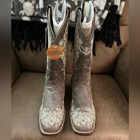 CORRAL LADIE'S BROWN CRATER BONE EMBROIDERY SQ. TOE - Picture 2 of 10